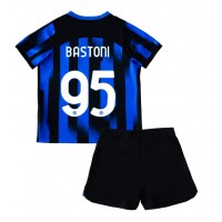 Inter Milan Alessandro Bastoni #95 Hjemme Trøje Børn 2023-24 Kortærmet (+ Korte bukser)